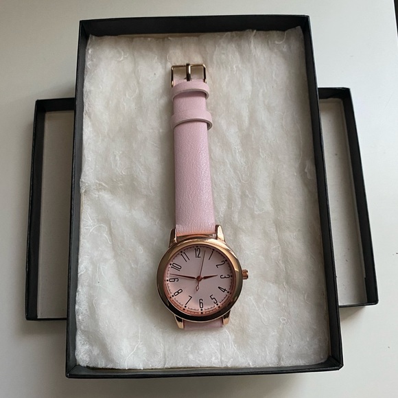 Rose gold watch - Picture 1 of 5